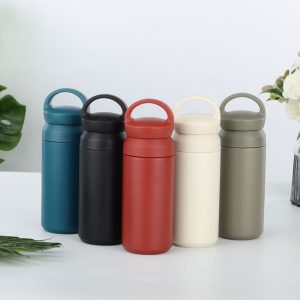 Thermal tumbler with handle
